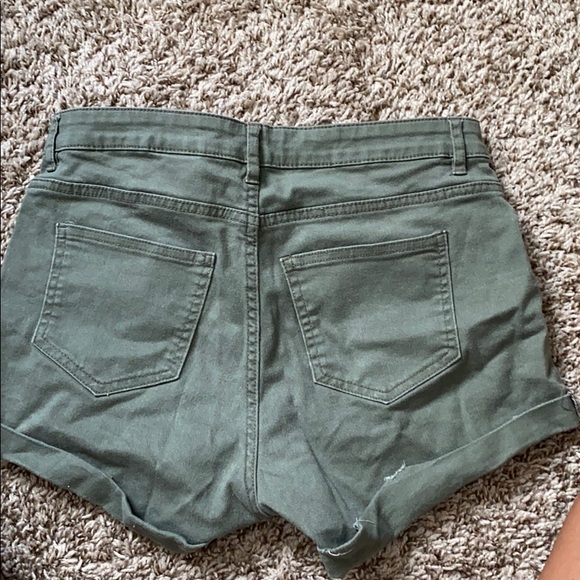 Green H&M Shorts size 8 - Picture 8 of 8